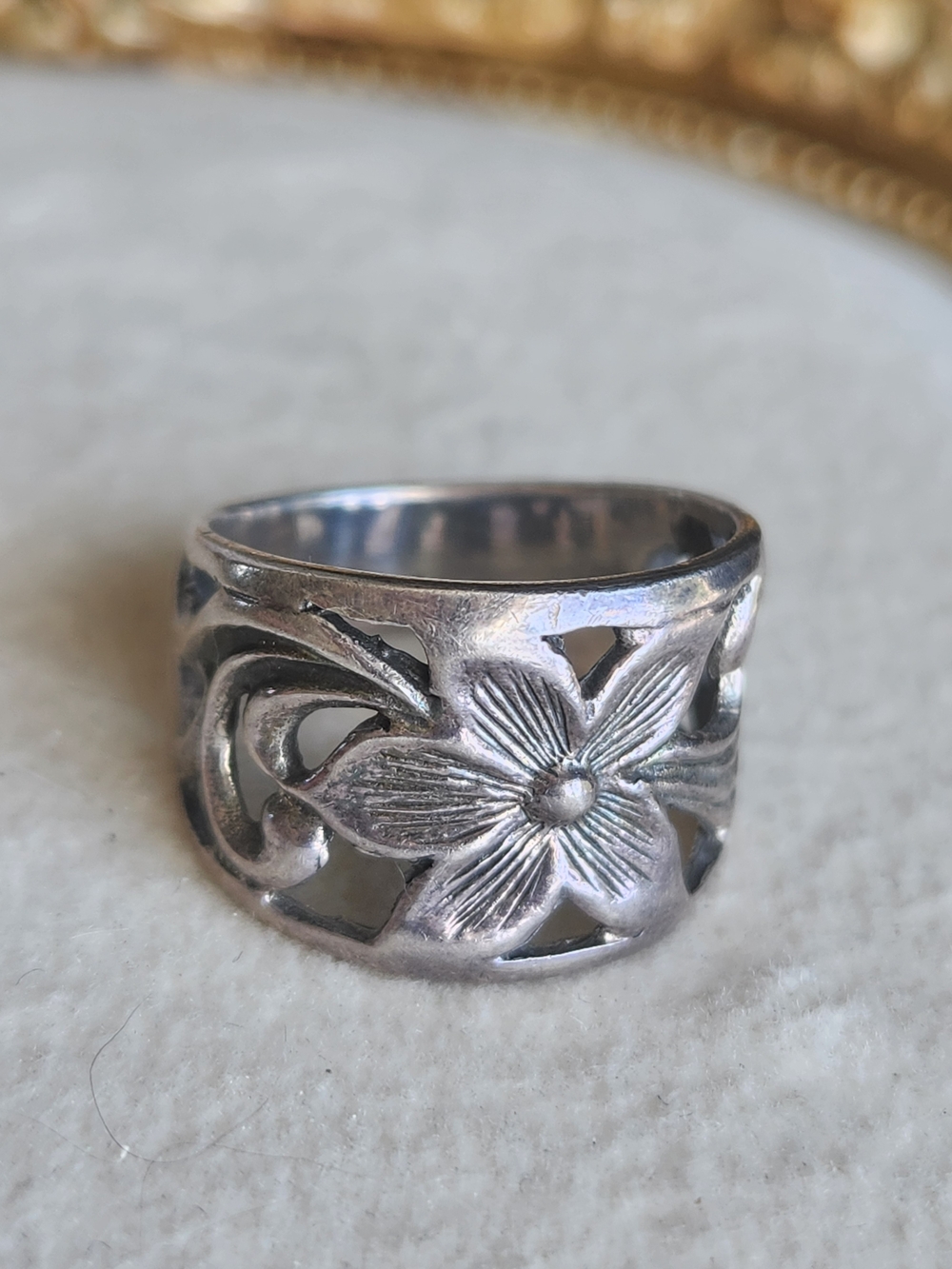 VTG 925 Thailand Sterling Silver Cutout Flower Band Ring Size 7 Artisan Boho